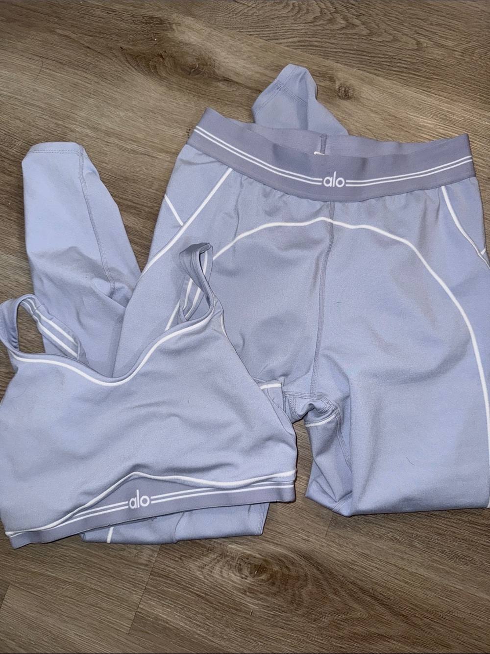 ALO Yoga women’s  Powder Blue Performance Leggings Set